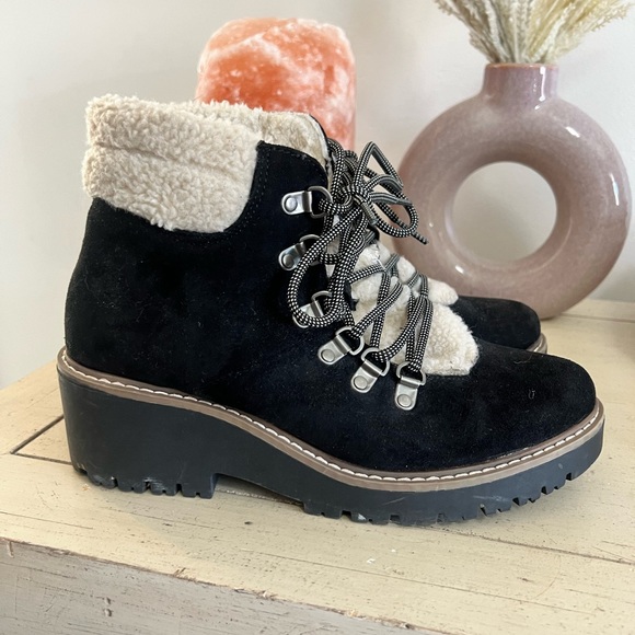 Size 7 1/2 - Picture 2 of 6